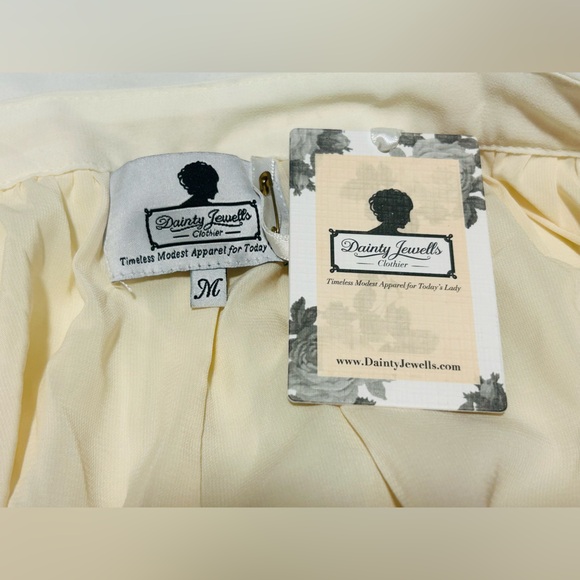 Dainty Jewell’s Maxi Cream Pleated Skirt - Picture 4 of 4